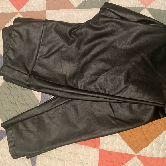 Kendall & Kylie Leather Legging - Picture 2 of 2
